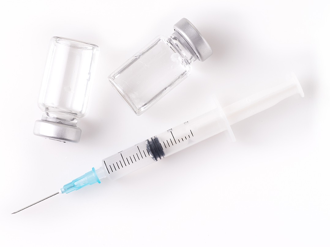 syringe and 2 vials of clear medicinal liquid